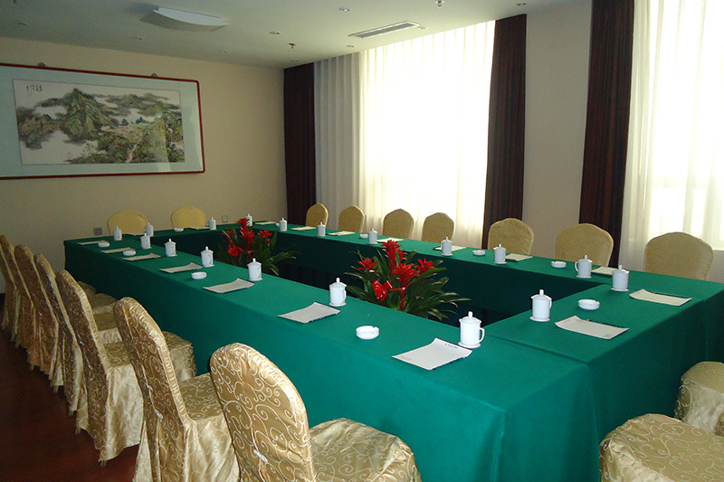 公司始終秉承“造福員(yuán)工(gōng)，回報(bào)社會(huì)”的(de)企業(yè)使命